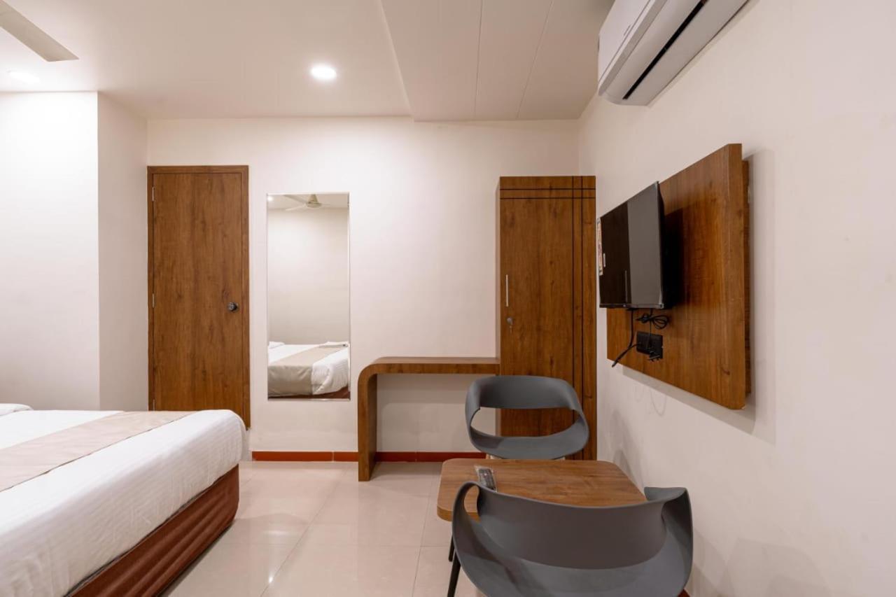 Hotel Silver Tree Раджкот Экстерьер фото