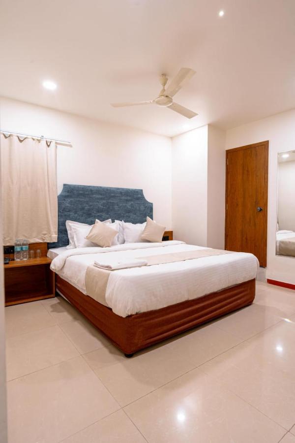Hotel Silver Tree Раджкот Экстерьер фото